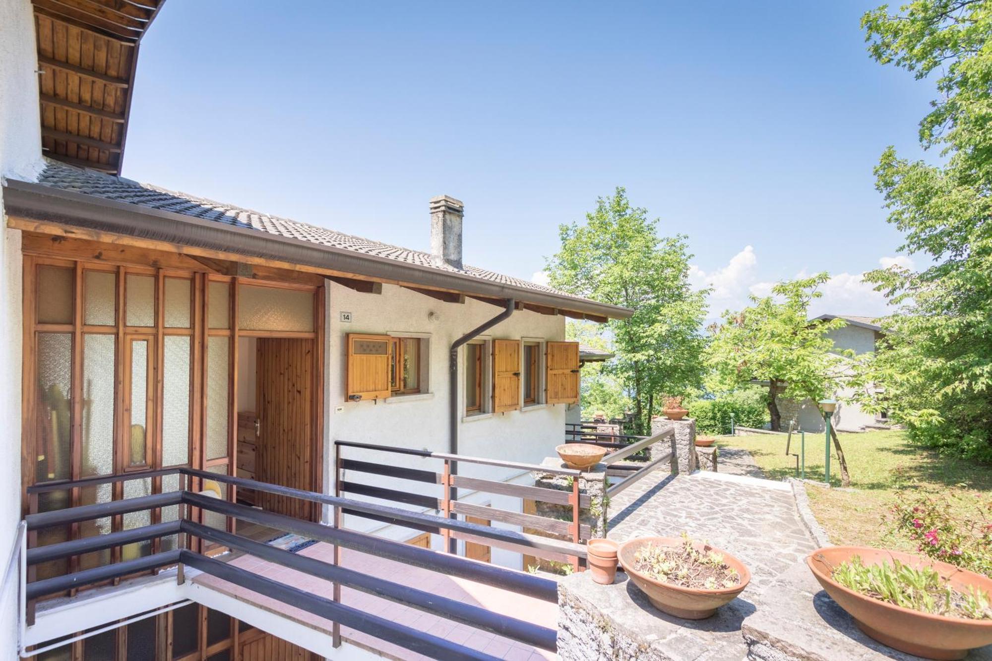 Апартаменты Casa Bella Vista Mit Balkon Сан-Дзено-ди-Монтанья Экстерьер фото