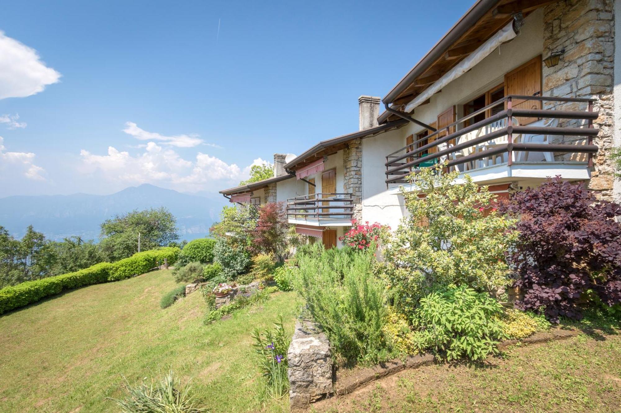 Апартаменты Casa Bella Vista Mit Balkon Сан-Дзено-ди-Монтанья Экстерьер фото
